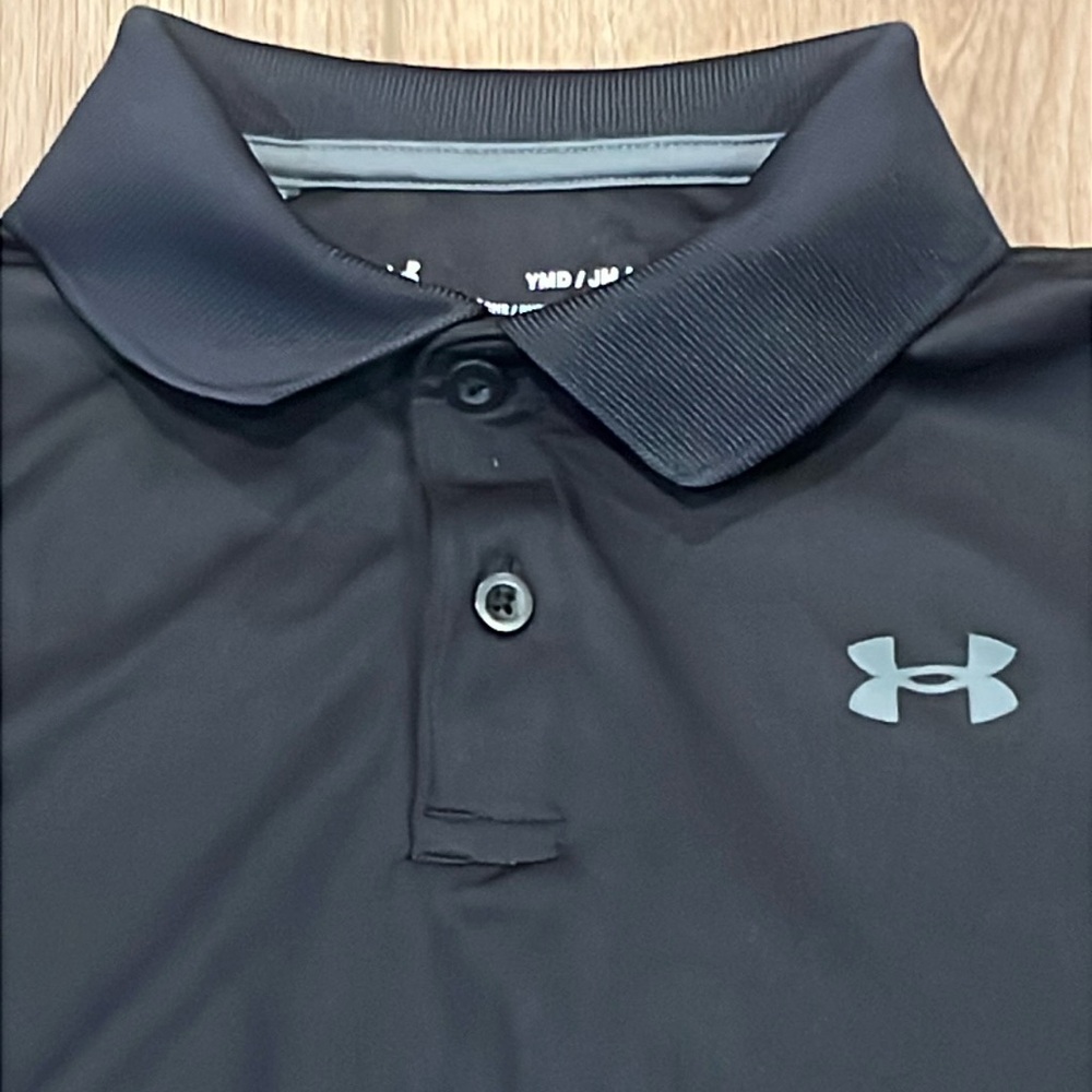 Boy’s Under Armour Black Polo Short Sleeves Sz Youth Medium (10-12) Loose Style - Picture 7 of 12
